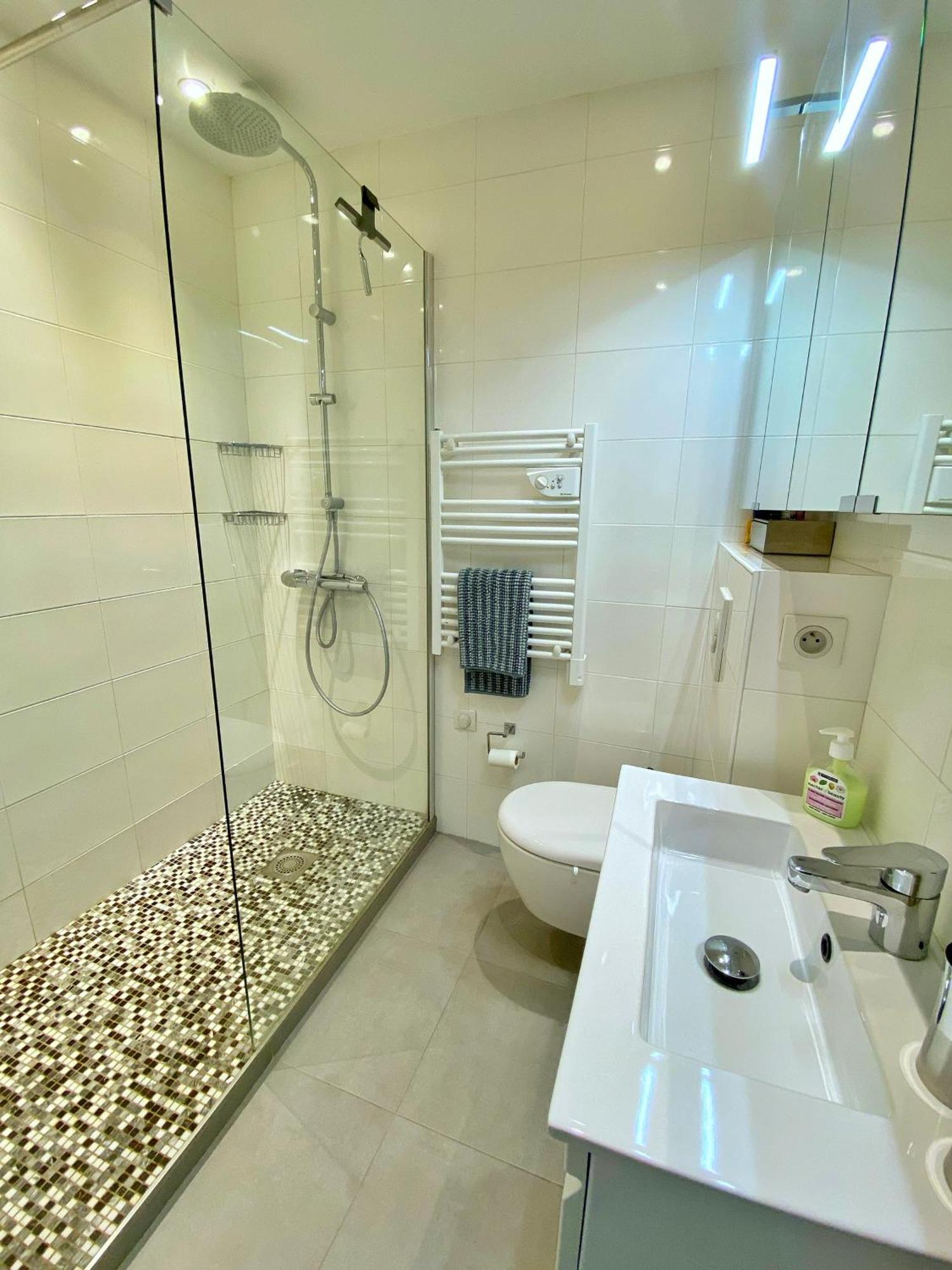 Sea View Studio, Huge Terrace On The 4Th Floor Apartamento Menton Exterior foto