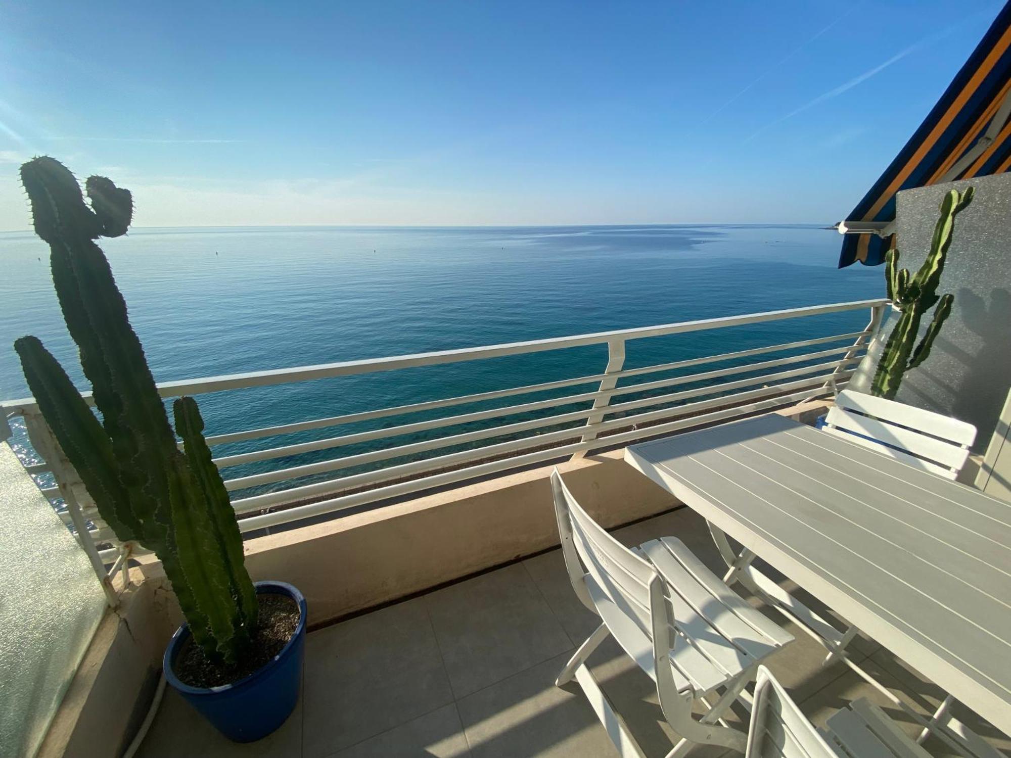 Sea View Studio, Huge Terrace On The 4Th Floor Apartamento Menton Exterior foto