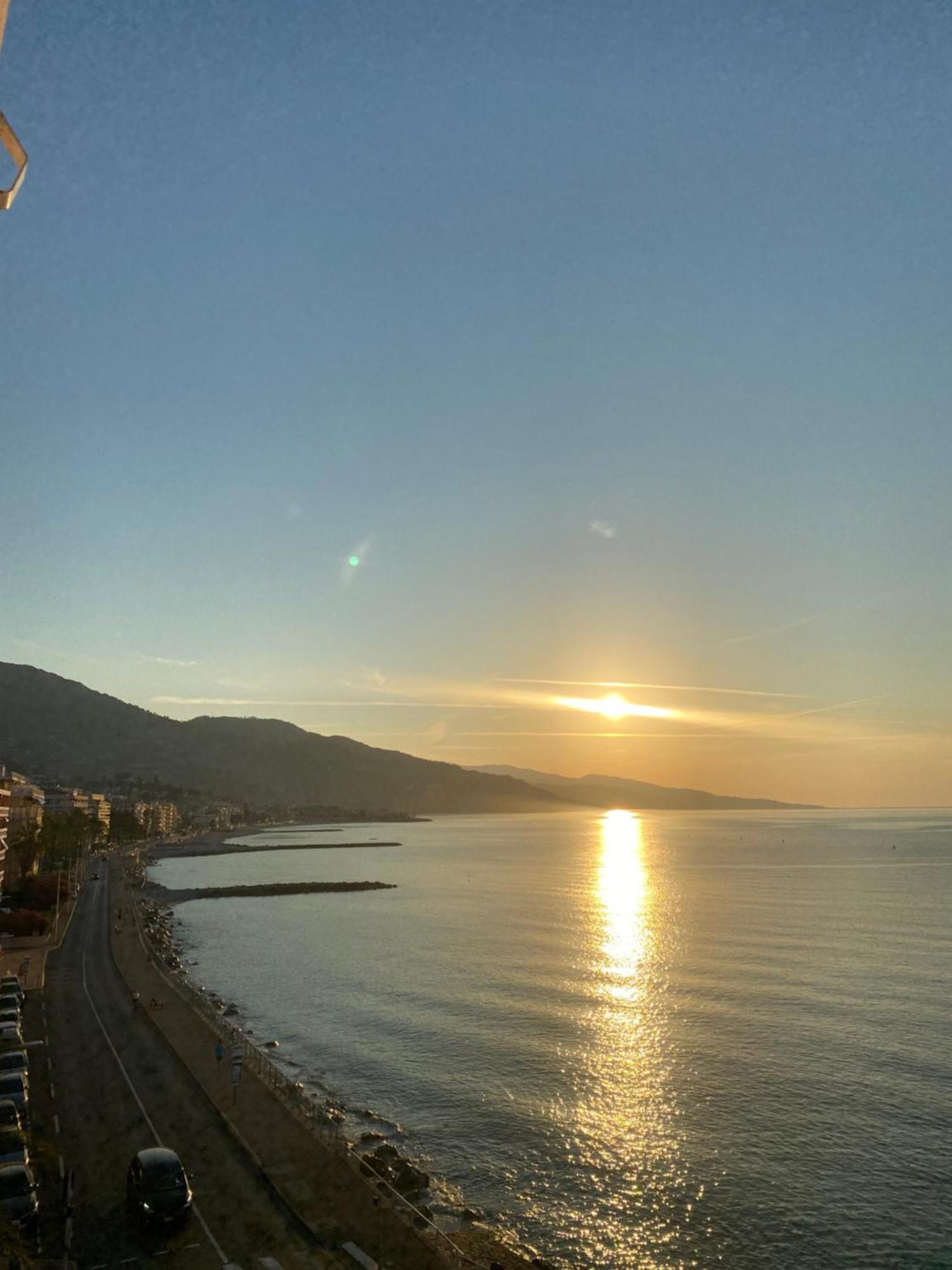 Sea View Studio, Huge Terrace On The 4Th Floor Apartamento Menton Exterior foto